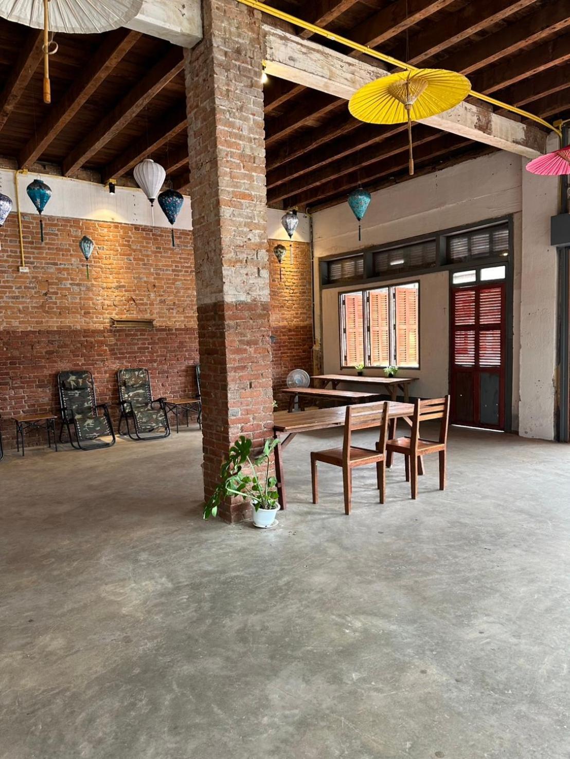 Via Thakhek Hostel & Cafe Luaran gambar